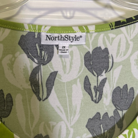 NorthStyle Green and Black Tank Top with Heart Pattern - Picture 3 of 3